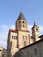 Cluny, Abbaye, Grand Transept et clocher de l'eau benite et la tour de l'horloge (4)